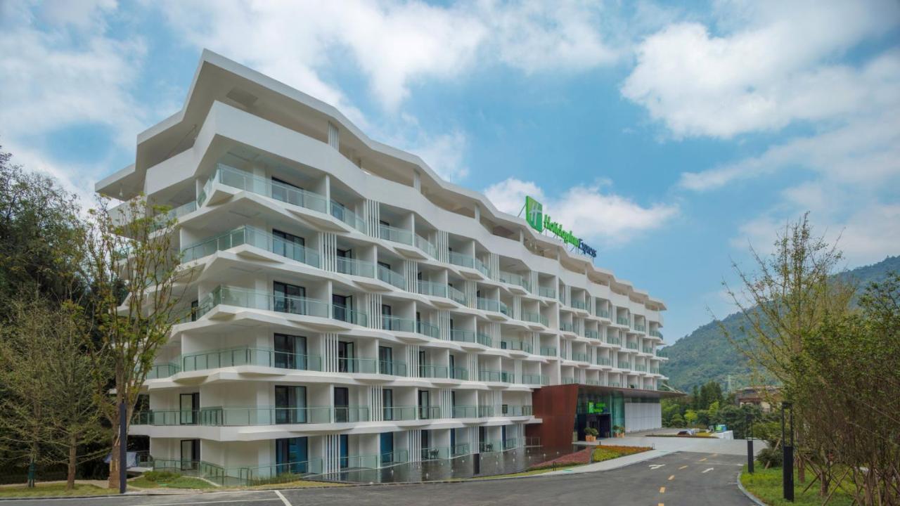 Holiday Inn Express Qiliping By Ihg Эмэйшань Экстерьер фото