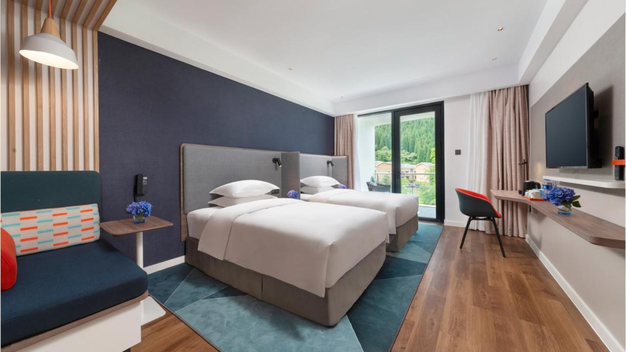 Holiday Inn Express Qiliping By Ihg Эмэйшань Экстерьер фото