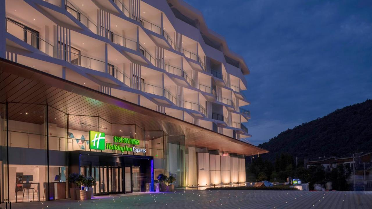 Holiday Inn Express Qiliping By Ihg Эмэйшань Экстерьер фото